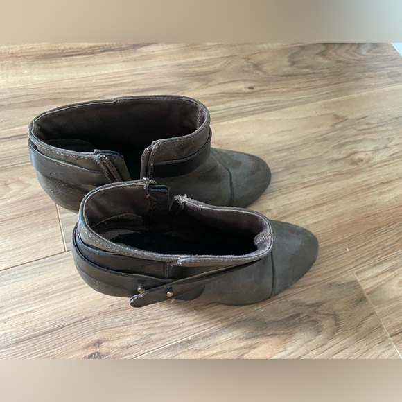 Fergie Ankle Boots - Picture 3 of 5